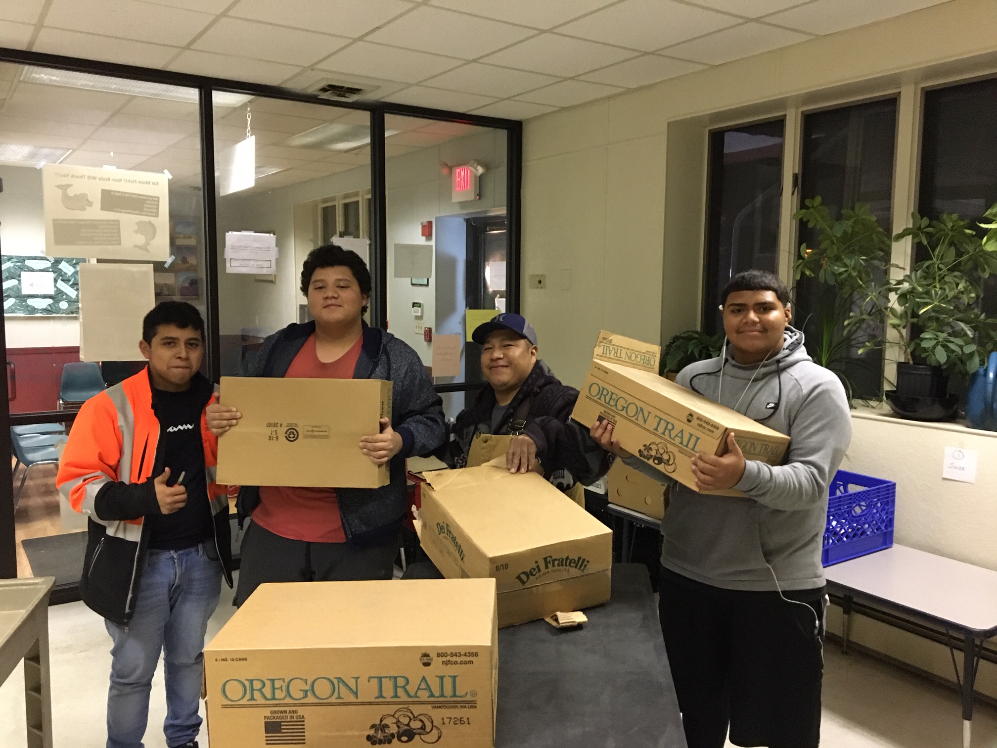 Kids volunteering at food pantry