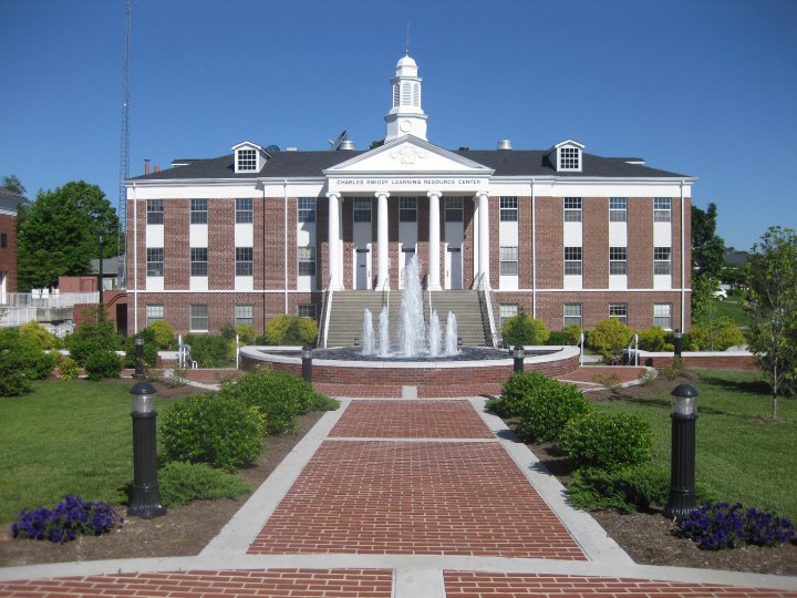 Smiddy Memorial Fountain