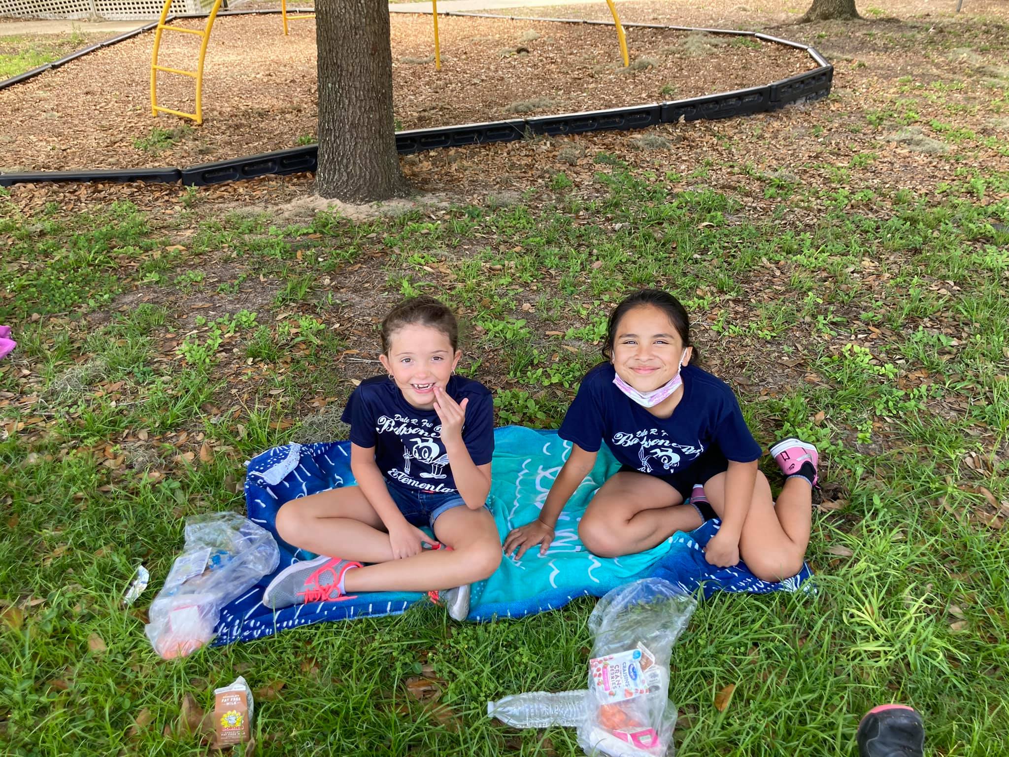 Students enjoying their picnic lunch.