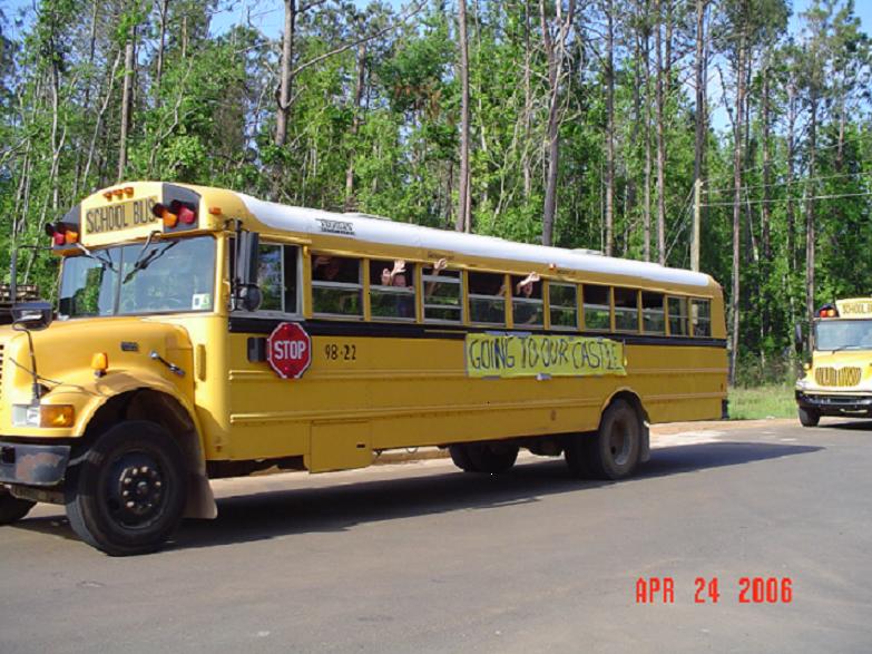 Buses arriving to school 