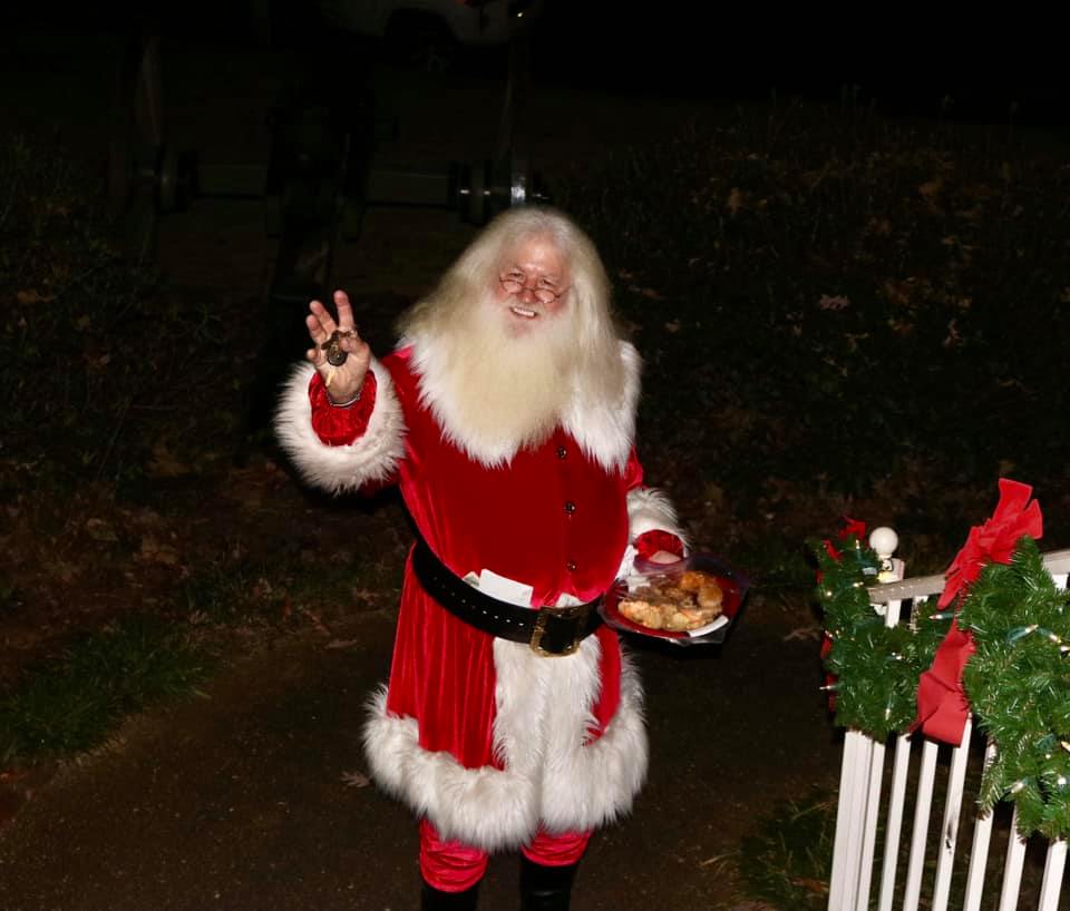 Santa leaves with goodies for the elves