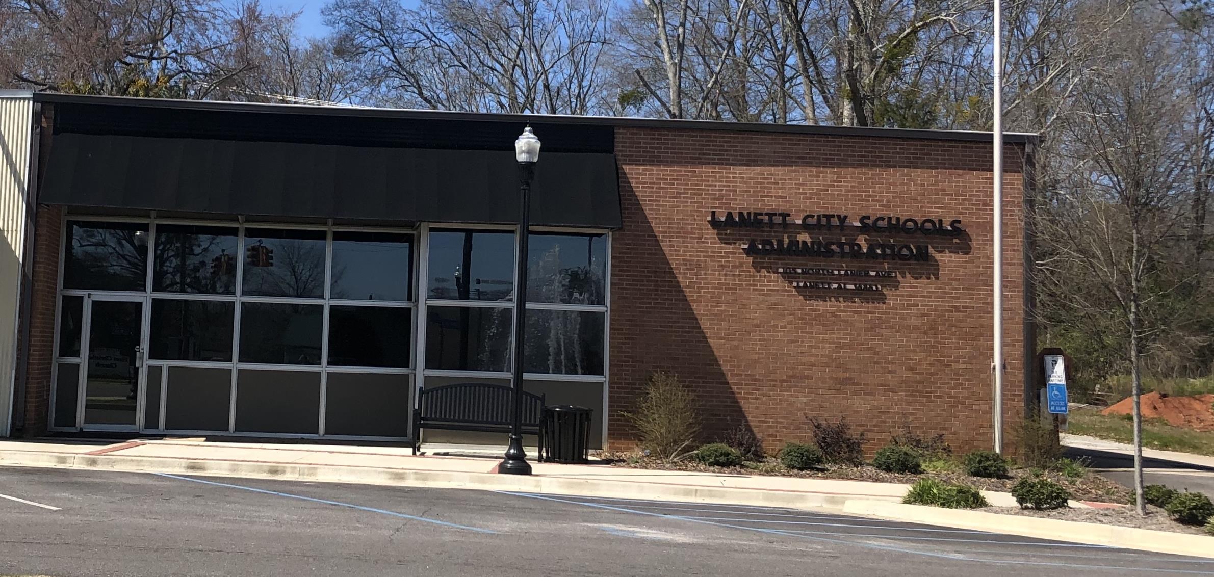 A picture of the Lanett Board of Education building. 